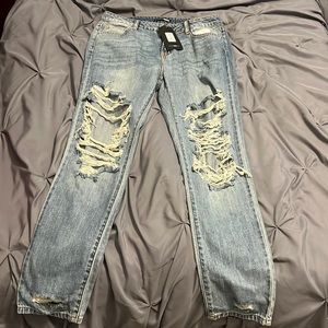 Brand new fashion nova jeans! Says size 0 but really could fit up to a 2-4 ish.